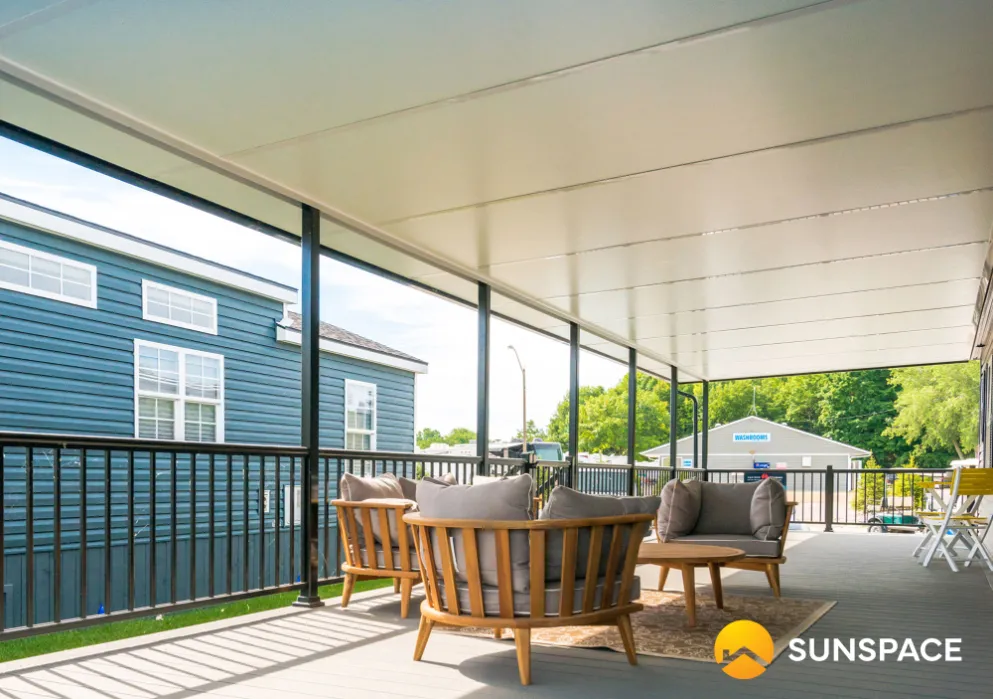 auvent-terrasse-toiture-patio-isolee-installation-multi-services-quebec-canada