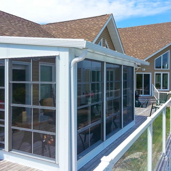 toiture-patio-acrylique-blanc-grandes-fenetres-solarium-200-installation-multi-services toiture-patio-toit-permanent-acrylique-blanc-grandes-fenetres-solarium-200-installation-multi-services